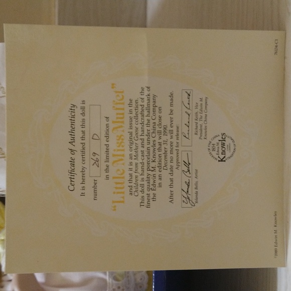 Vintage 1989 "Little Miss Muffet" Children From Mother Goose Knowles #269 D - Picture 3 of 5